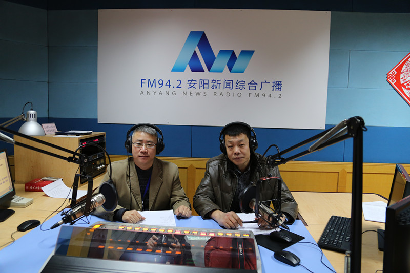 益和熱力公司董事長(zhǎng)、總經(jīng)理?xiàng)钣婪逶谖沂芯W(wǎng)上市民之家與廣大用戶群眾及網(wǎng)友進(jìn)行了在線交流溝通